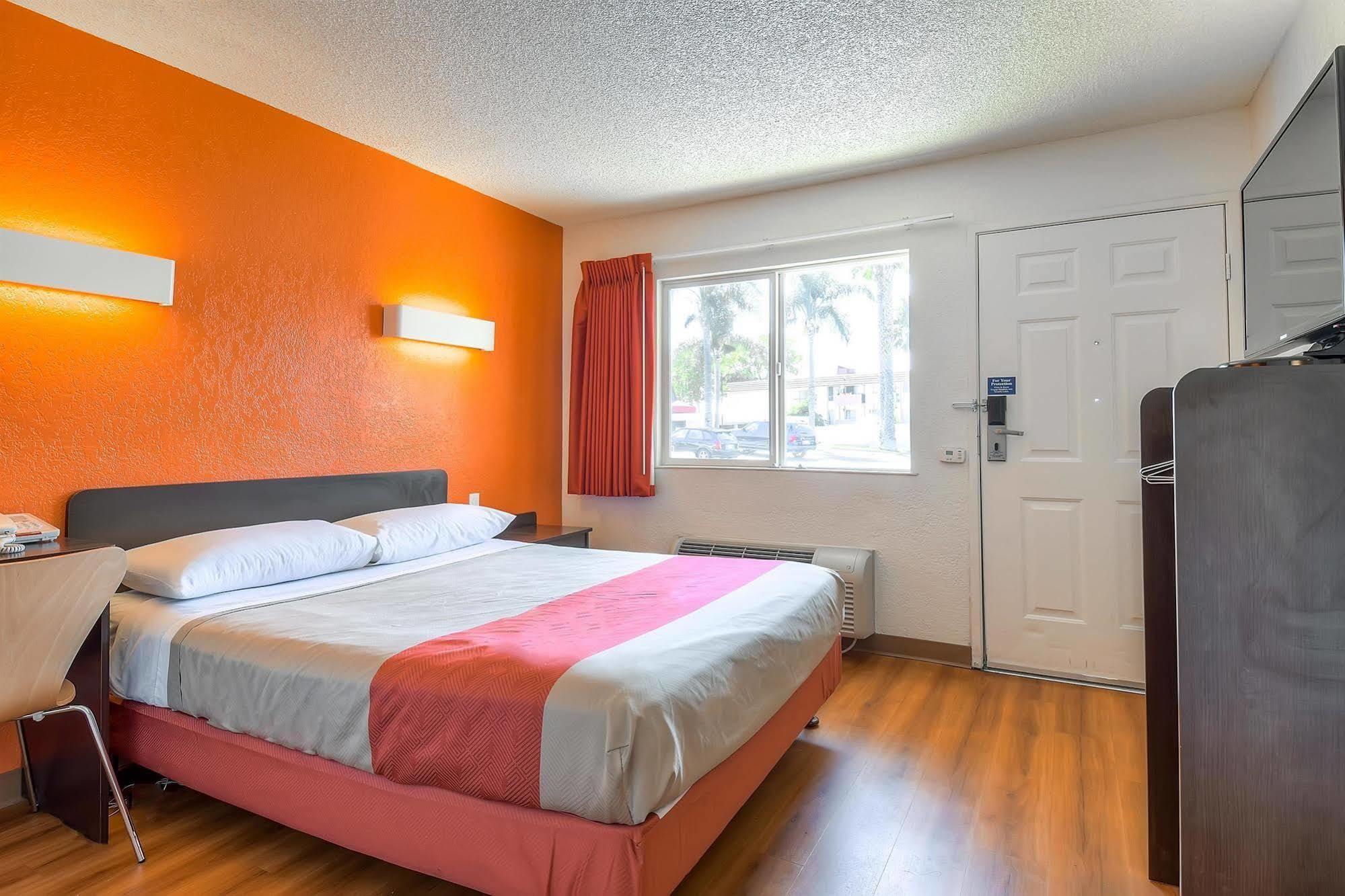 Motel 6-Long Beach, Ca - Los Angeles Exteriér fotografie
